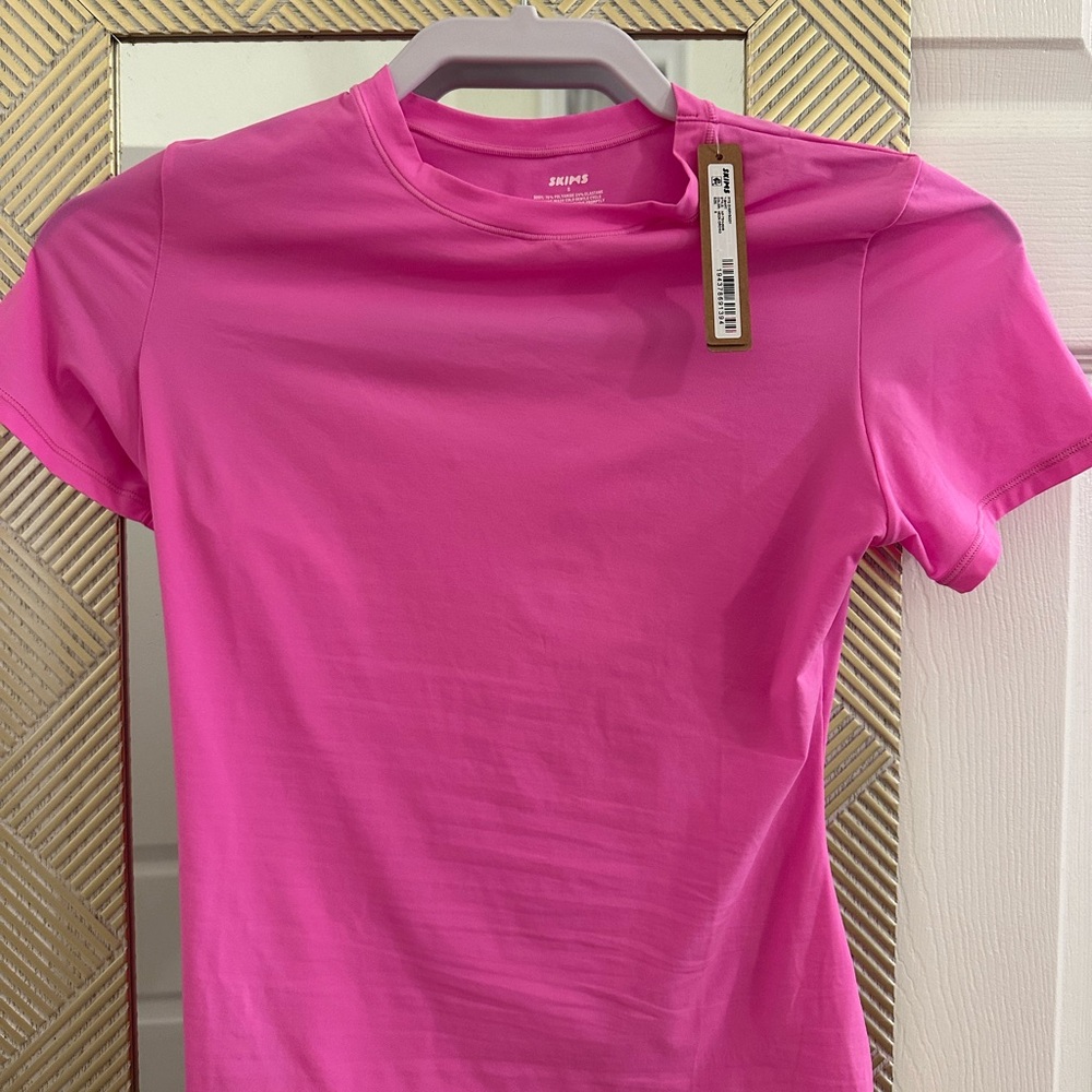 Skims Neon Orchid Pink T-Shirt Small